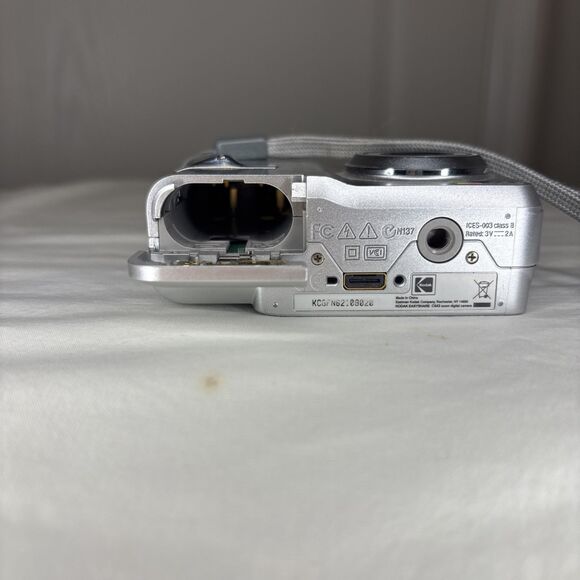 Kodak EasyShare C643 camera Un tested Sold for parts or repair - Picture 3 of 5